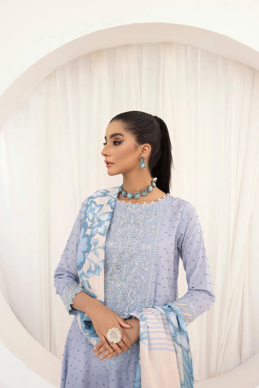 3PC HEMLINE EMBROIDERED LAWN DRESS 01