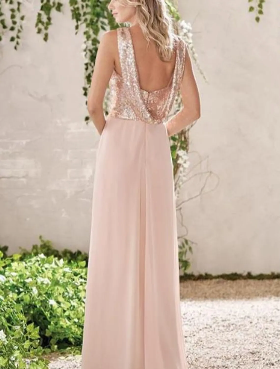 Luolandi A-Line Bridesmaid Dress V Neck Sleeveless Elegant Floor Length Chiffon / Sequined